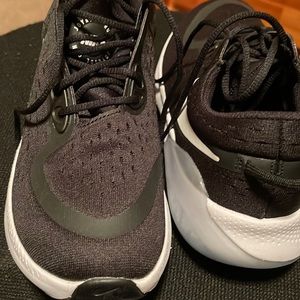 Black and white Nike tennis